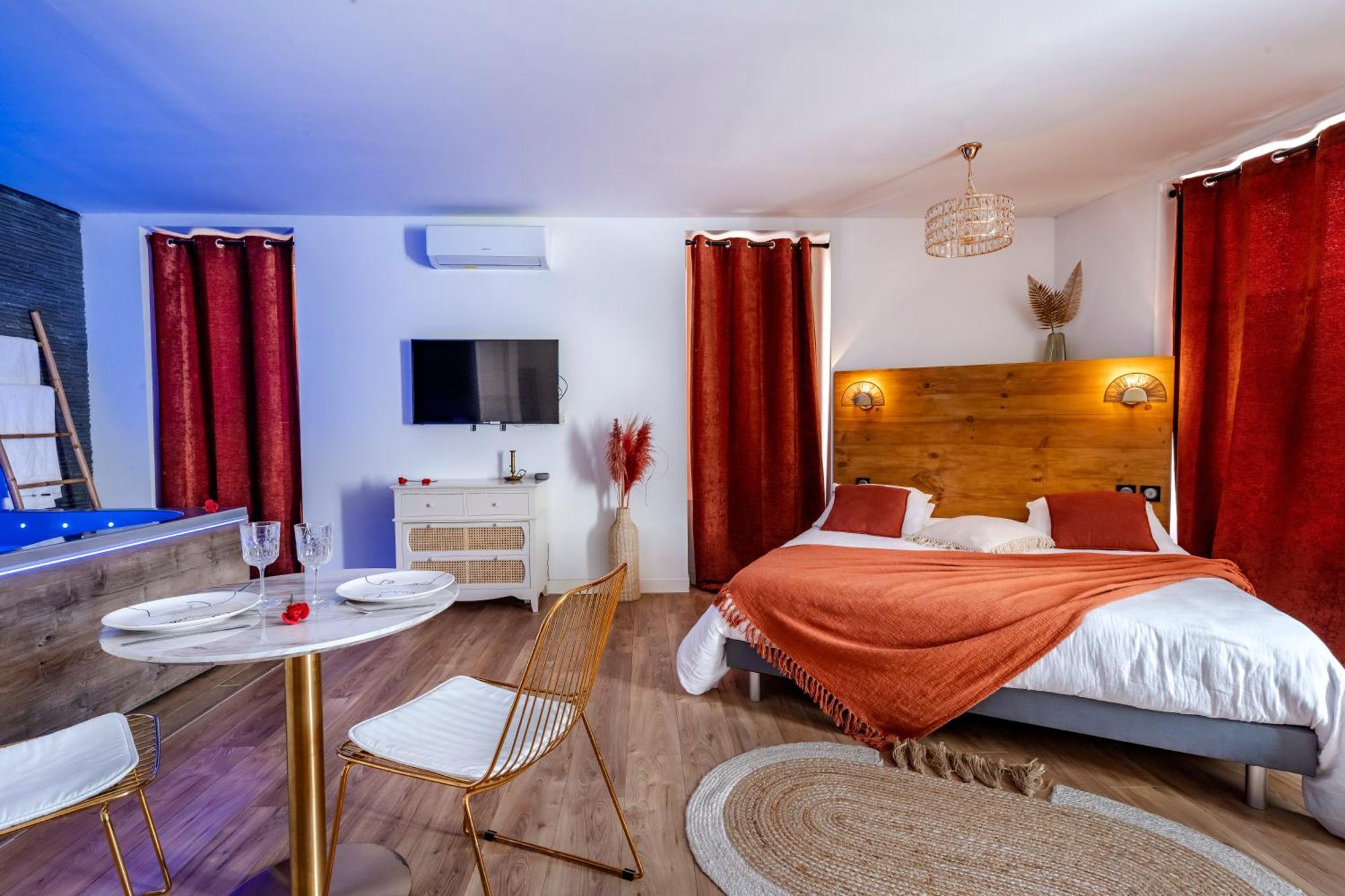 Loft Romantique - Spa Privatif - Spa Noctambulles Hyères Esterno foto