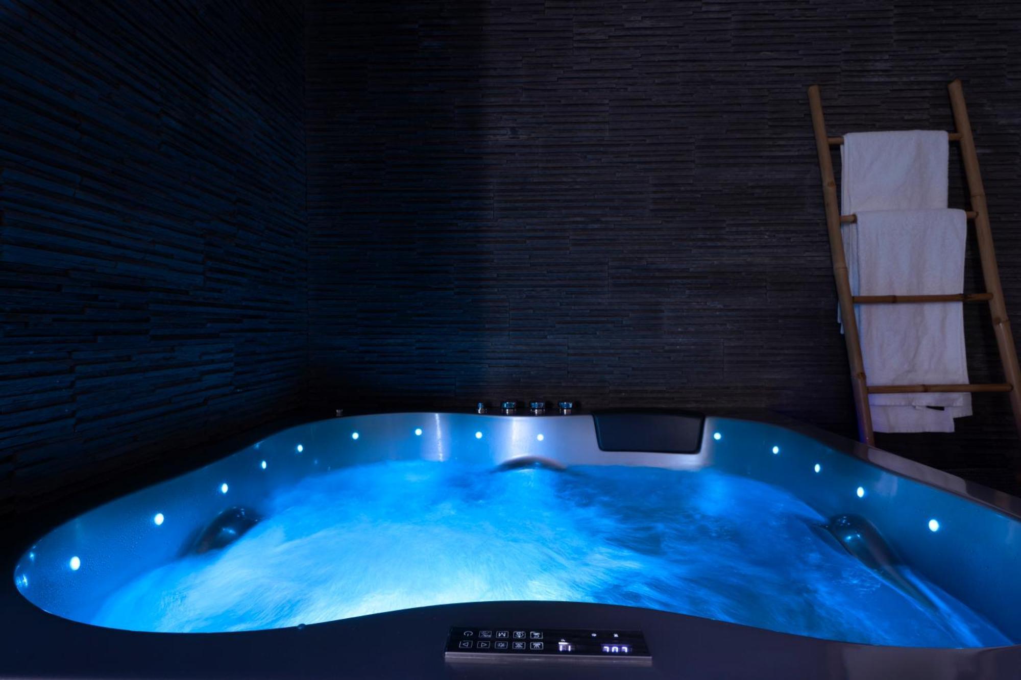 Loft Romantique - Spa Privatif - Spa Noctambulles Hyères Esterno foto
