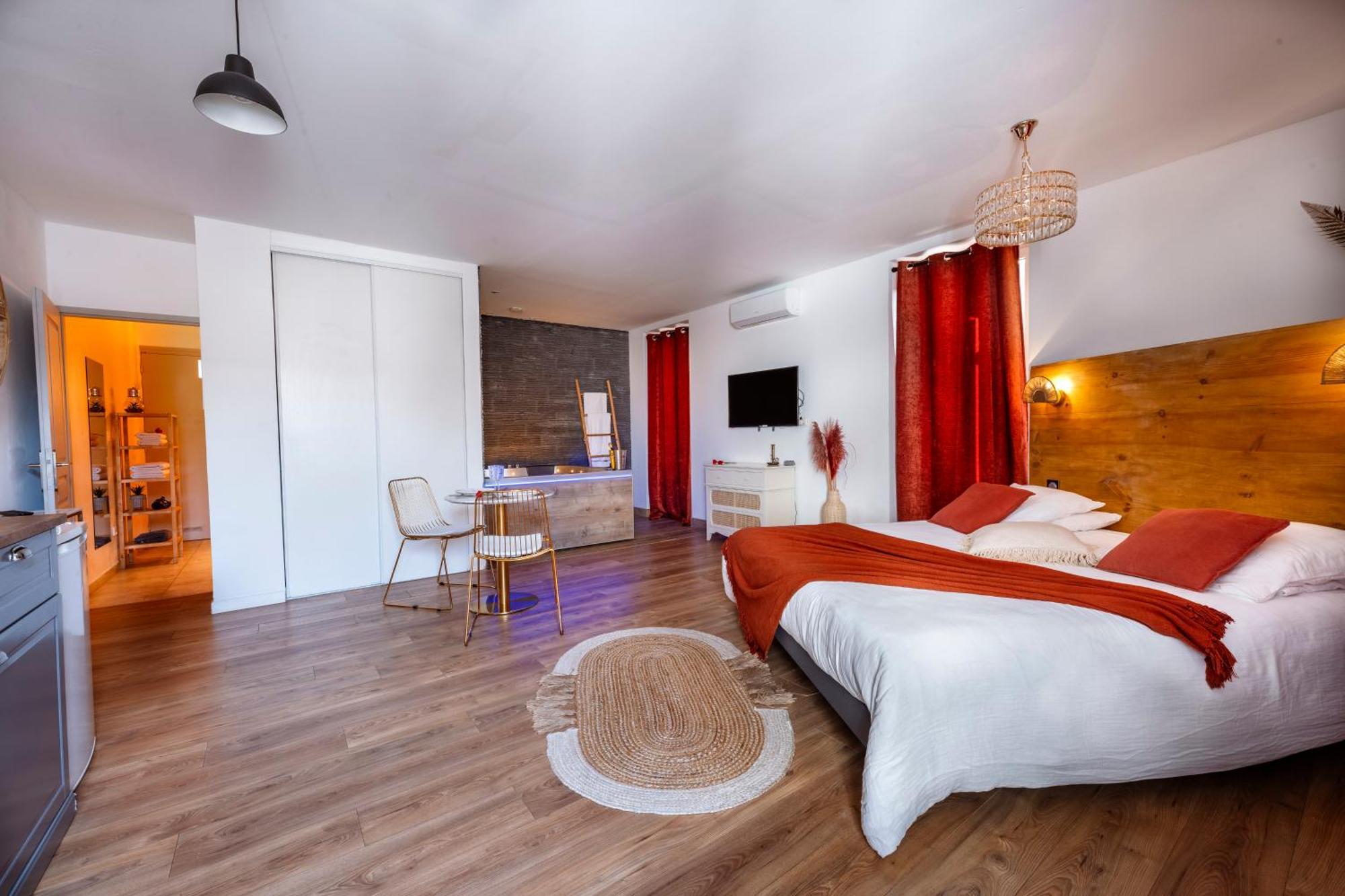 Loft Romantique - Spa Privatif - Spa Noctambulles Hyères Esterno foto